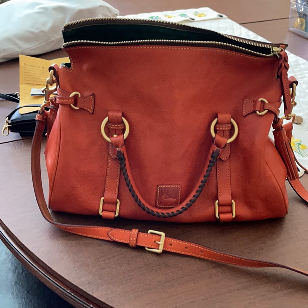 🧡Dooney & Bourke Florentine Medium Satchel🧡